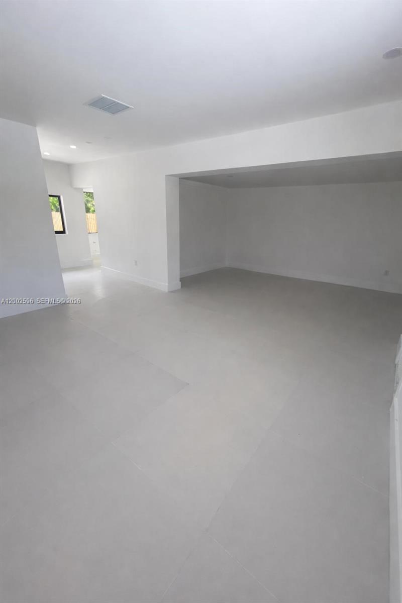 1242 Ne 145th St Property Photo 9