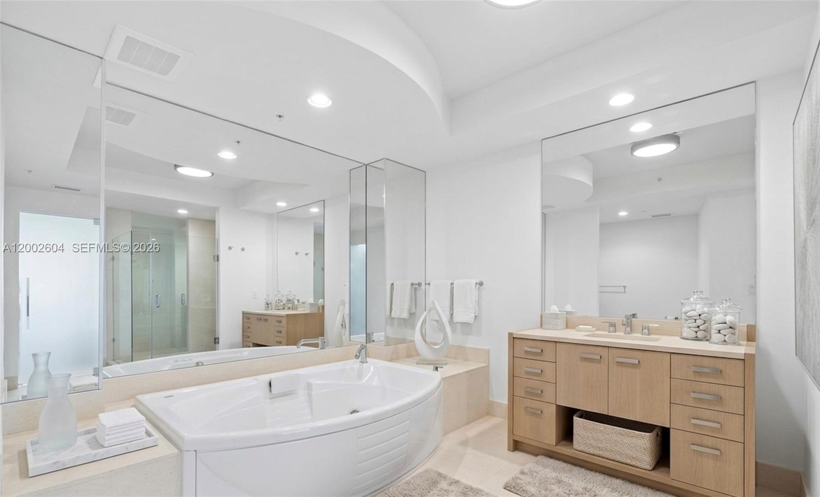 18201 Collins Ave 709 Property Photo 7