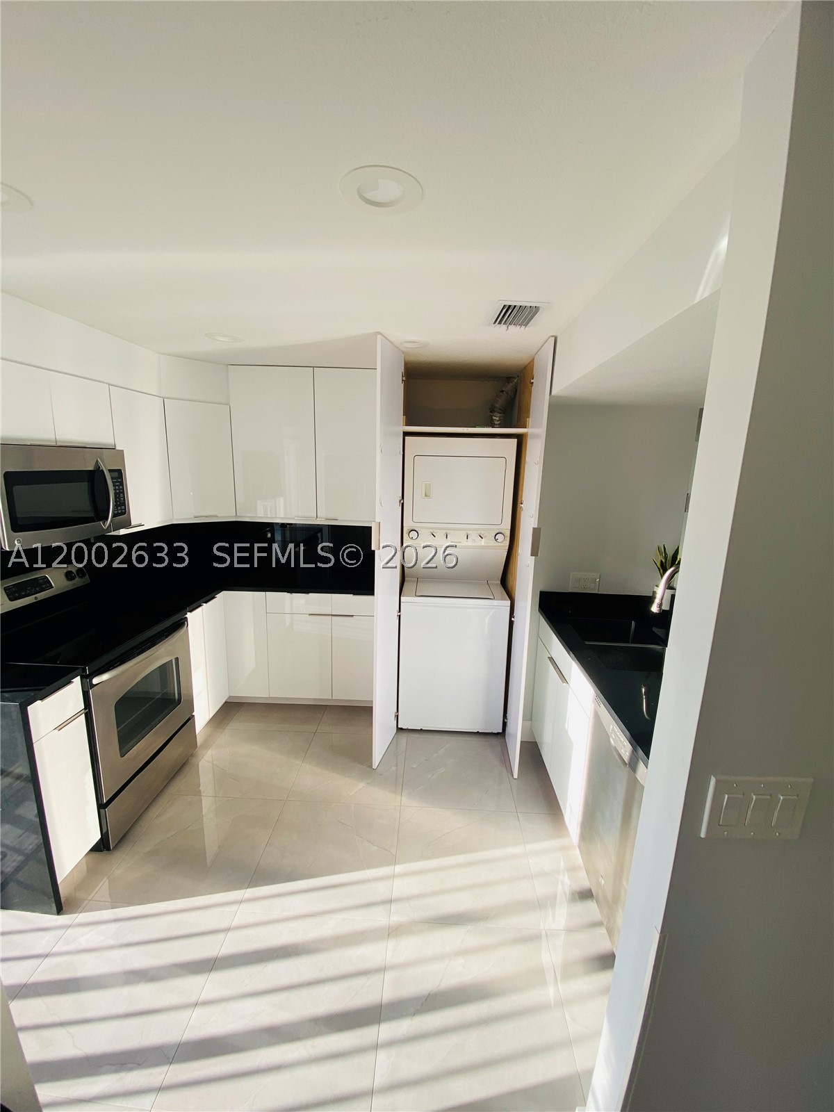 199 Sw 12th Ave 501-c Property Photo 3