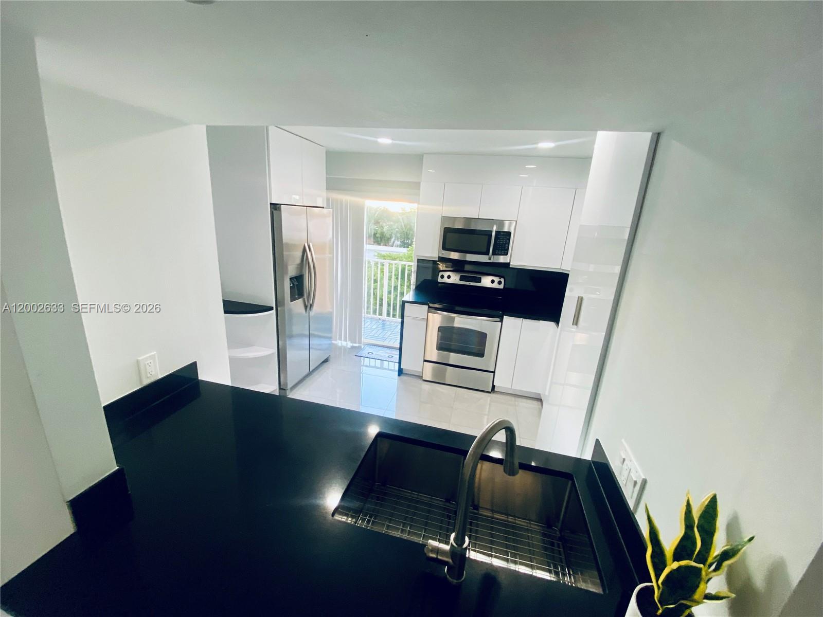 199 Sw 12th Ave 501-c Property Photo 6