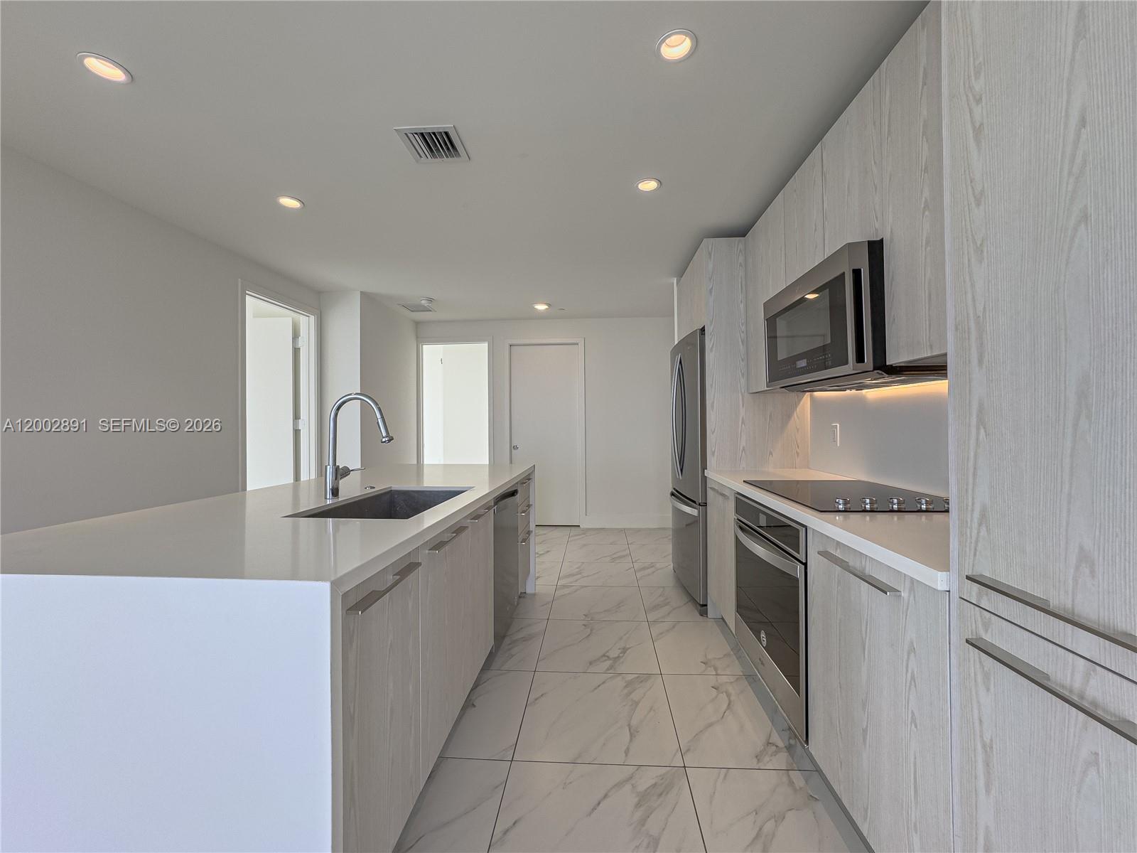 2000 Metropica Way 2009 Property Photo 14