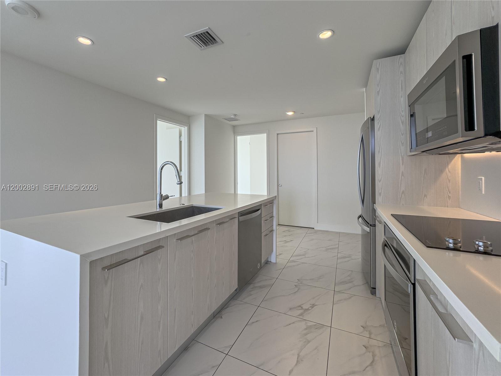 2000 Metropica Way 2009 Property Photo 17