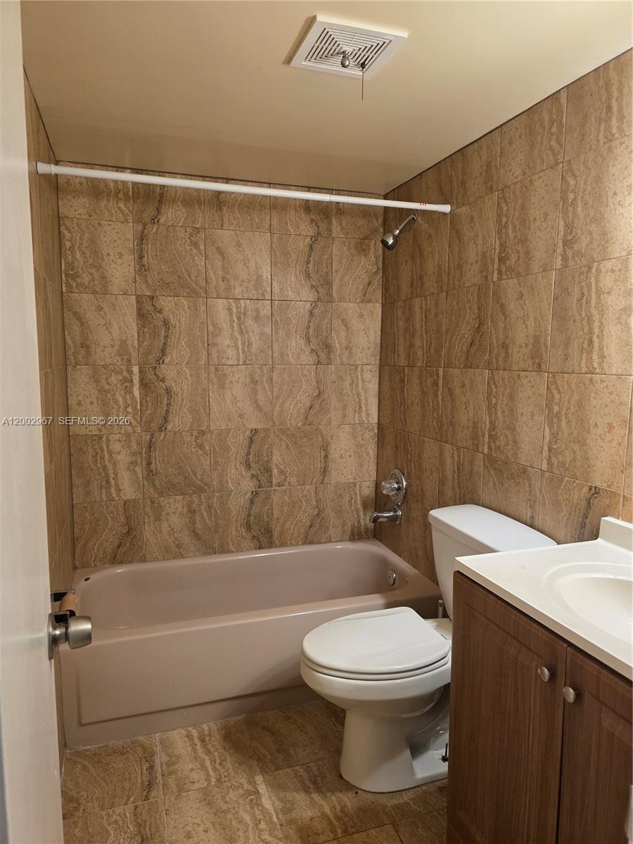 135 Ne 202nd Ter N4 Property Photo 6