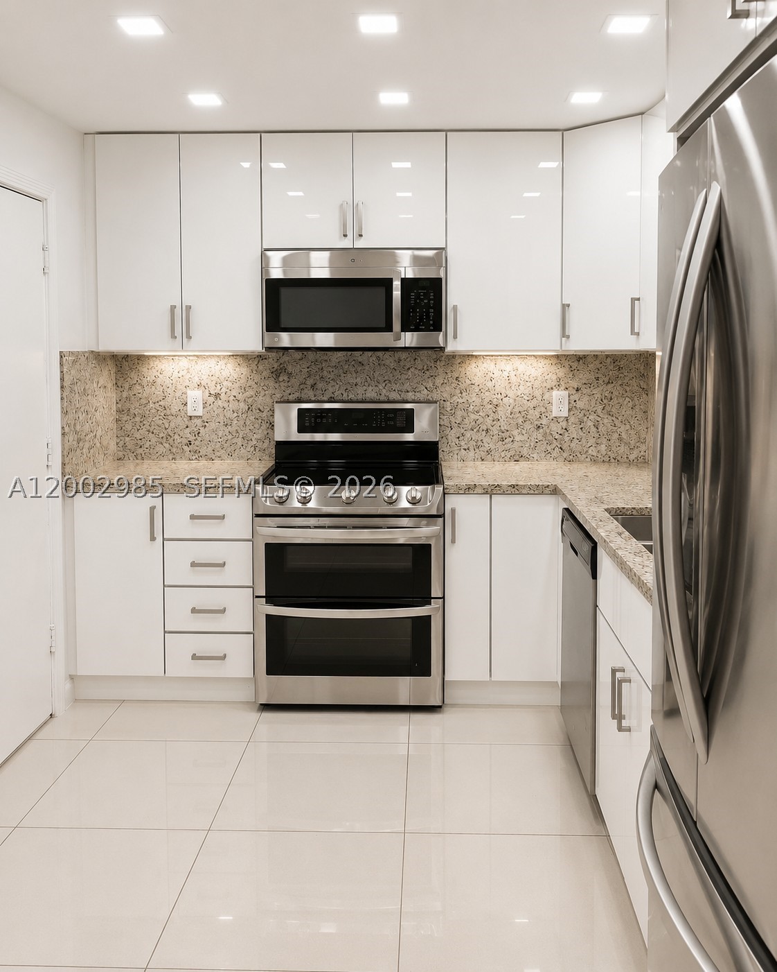 9500 W Bay Harbor Dr 2g Property Photo 6