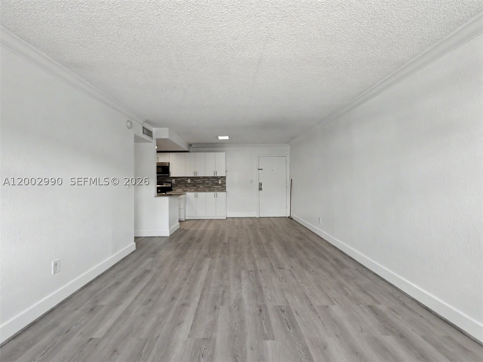 606 W 81st St 120 Property Photo 8