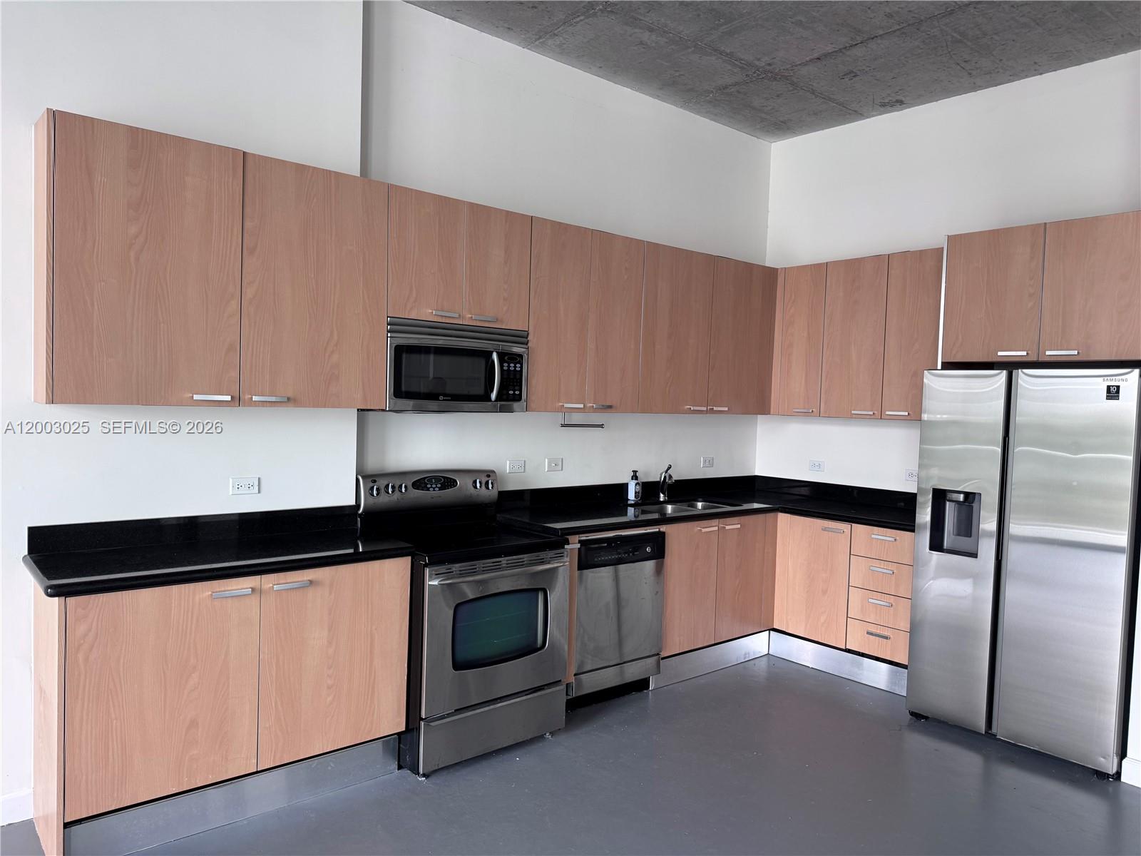 2100 Van Buren St 412 Property Photo 3