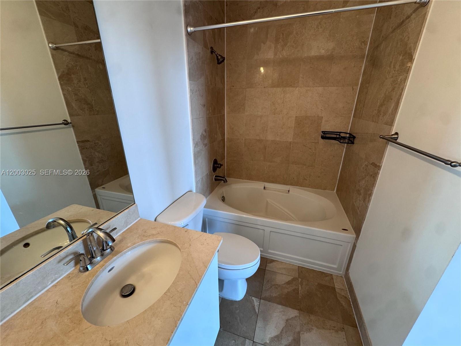 2100 Van Buren St 412 Property Photo 6