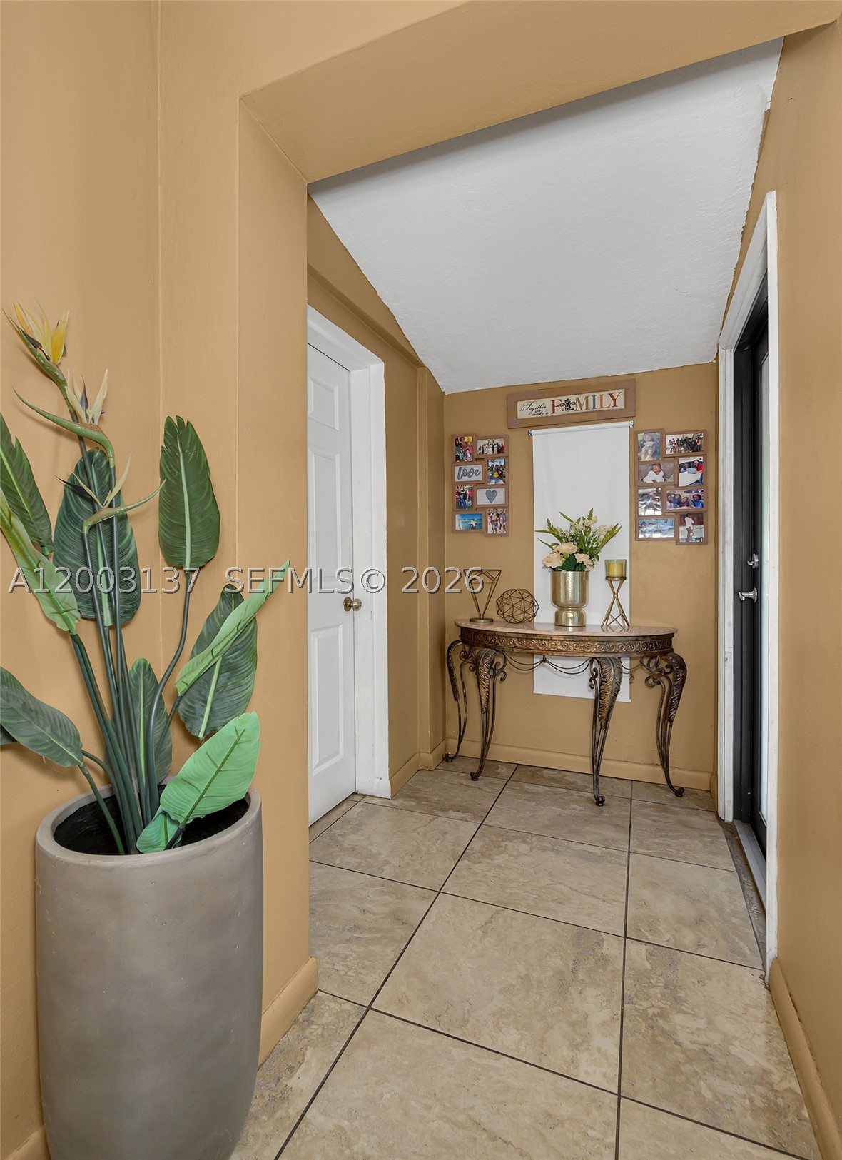 2630 Everglades Dr Property Photo 4