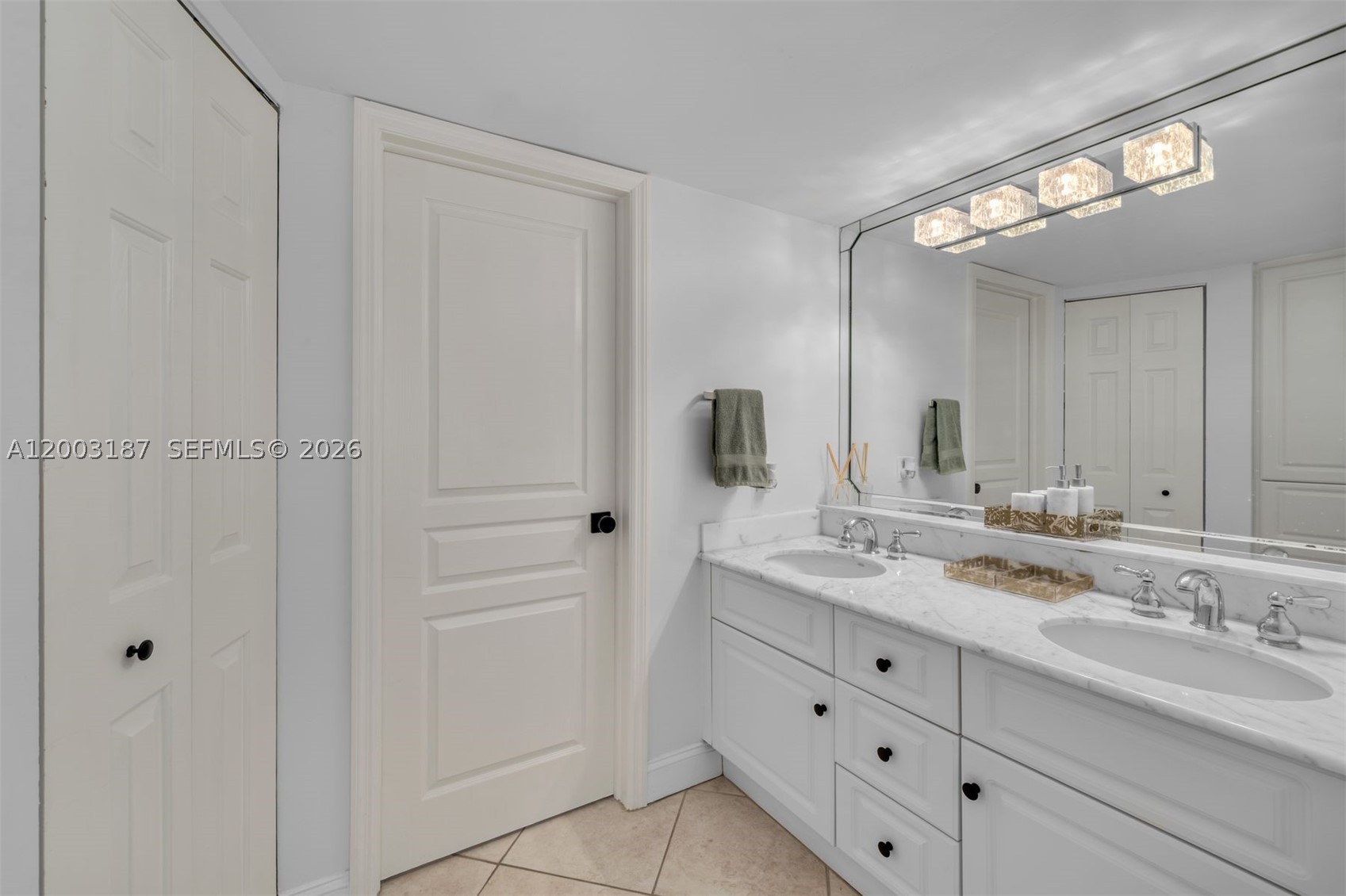 881 Ocean Dr 3e Property Photo 20