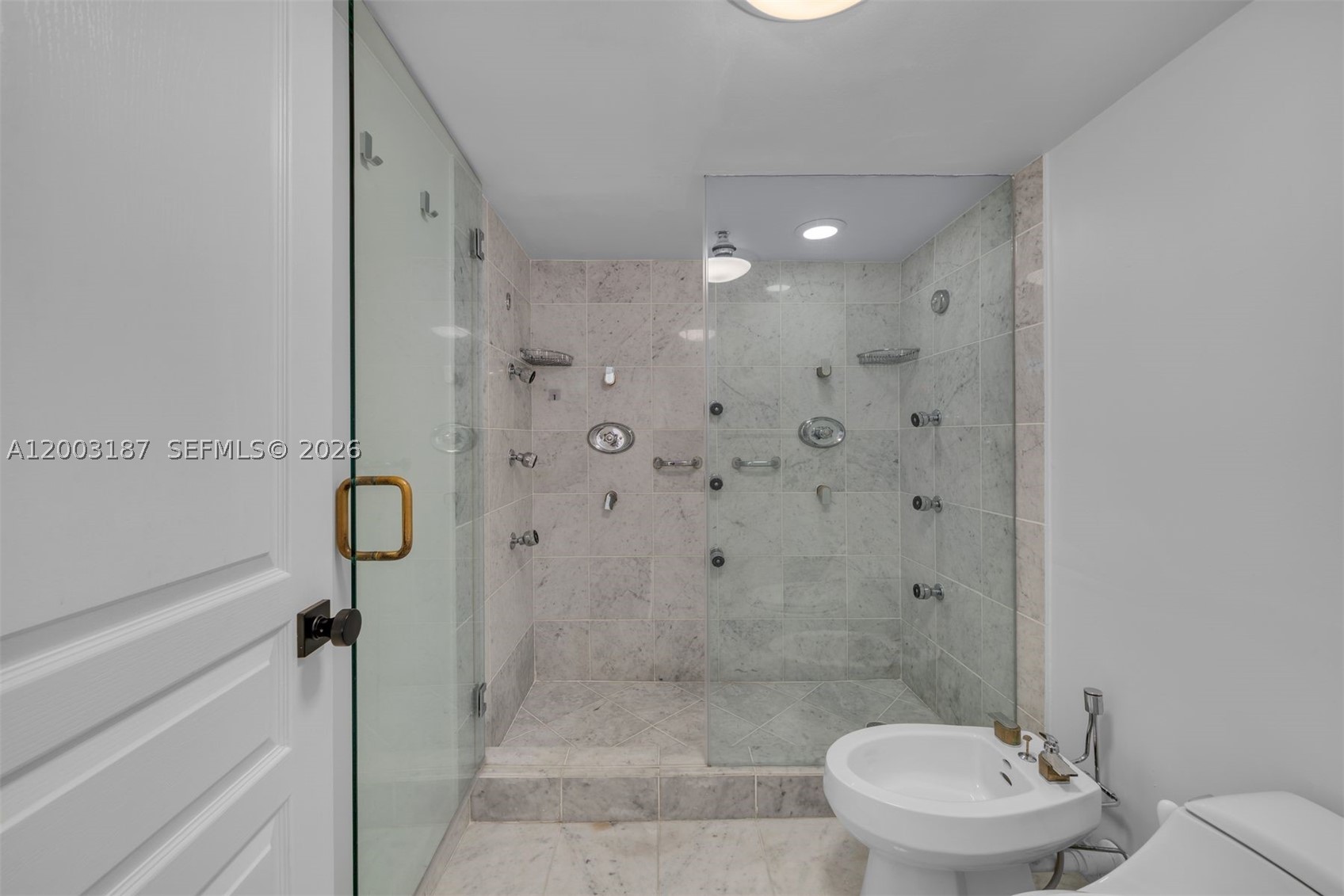 881 Ocean Dr 3e Property Photo 23