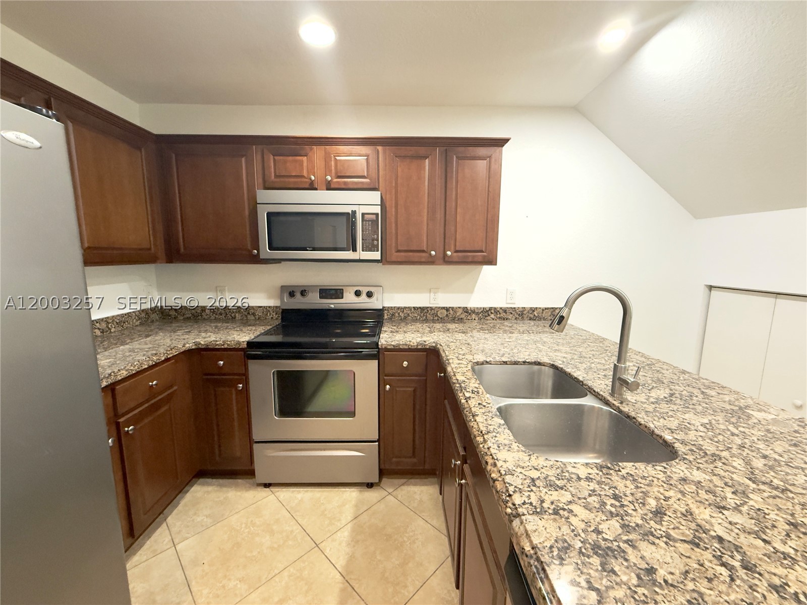 1000 Palm Trl 6 Property Photo 4