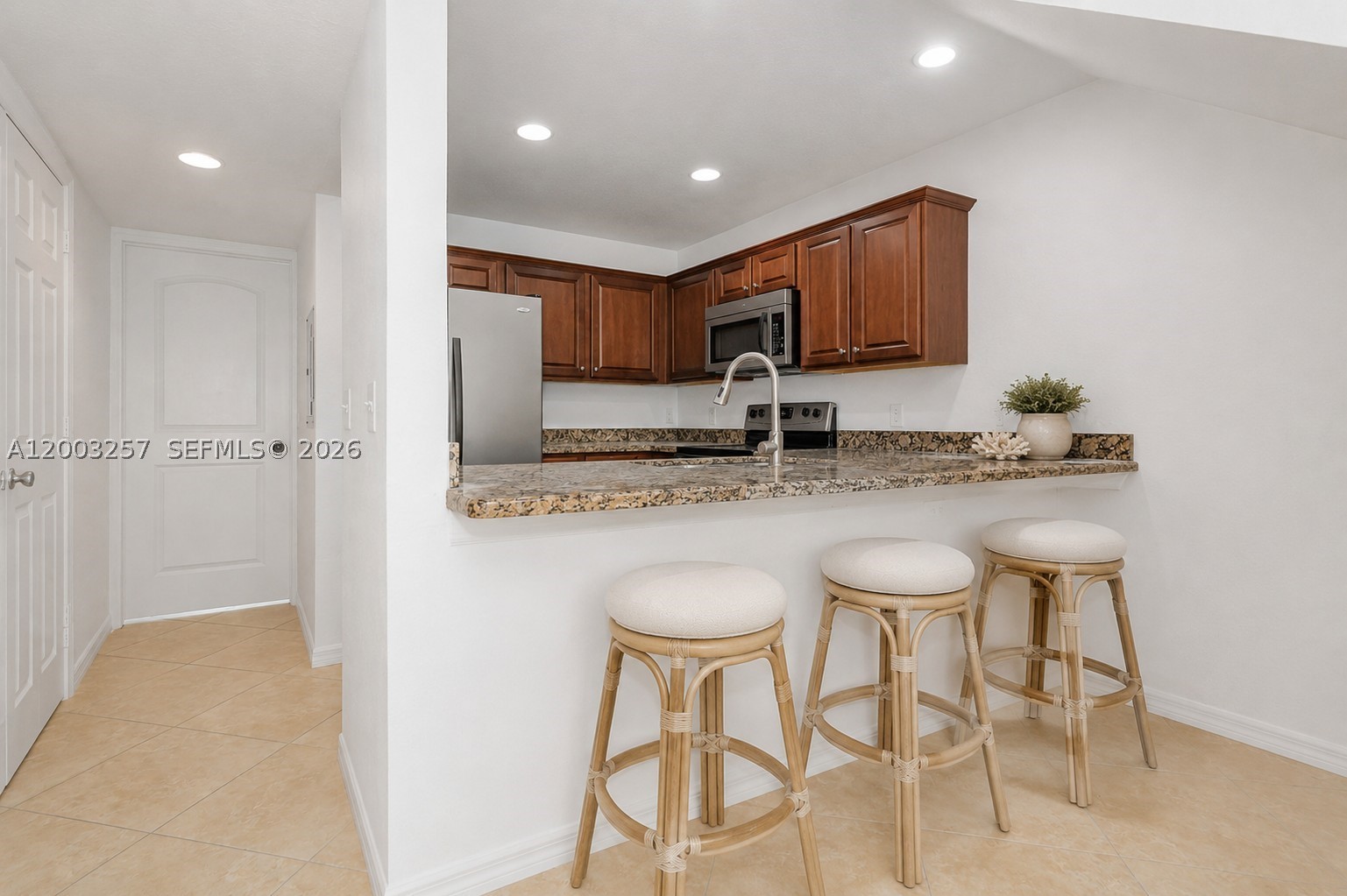 1000 Palm Trl 6 Property Photo 5