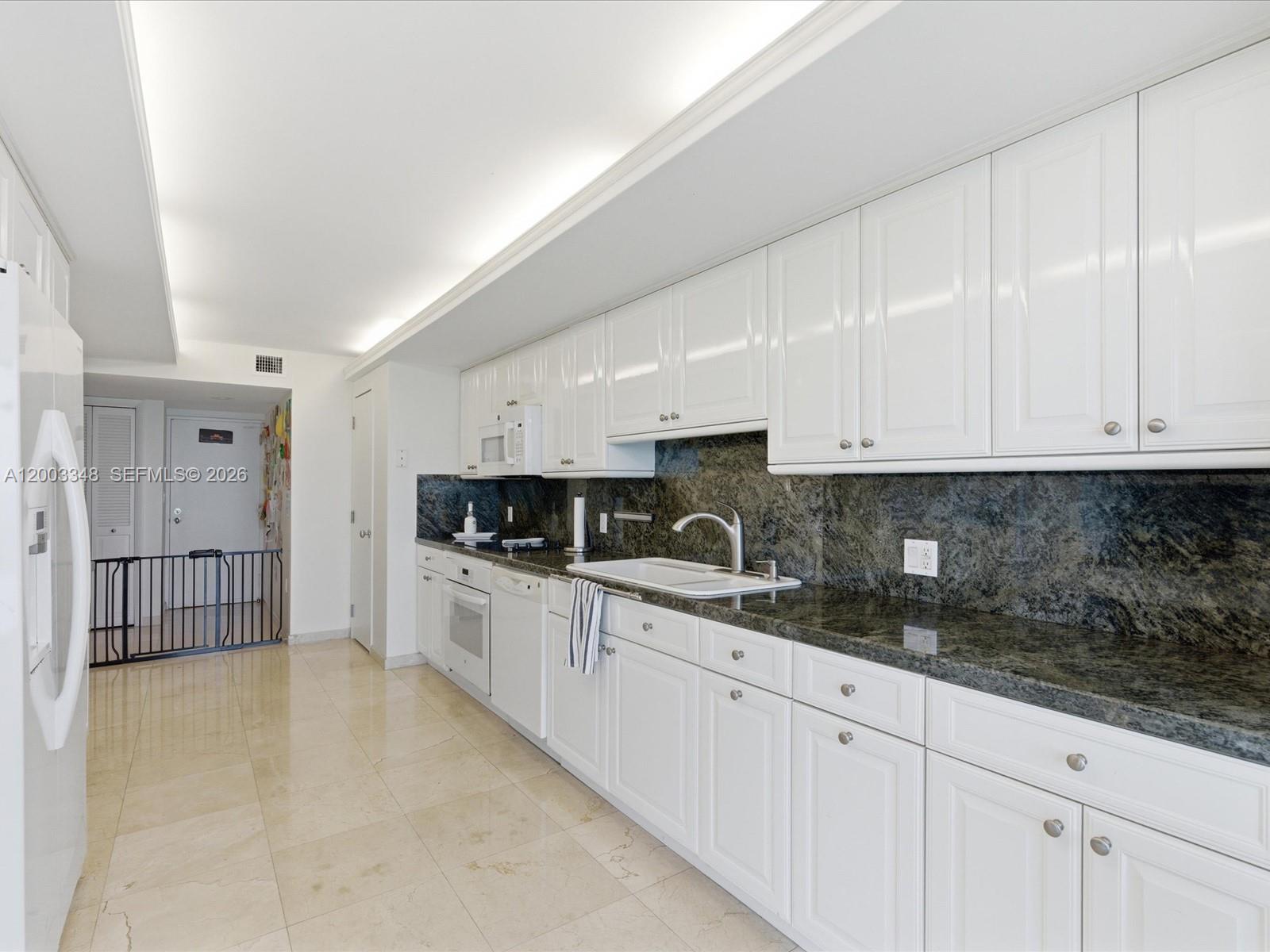 600 Grapetree Dr 10bn Property Photo 25