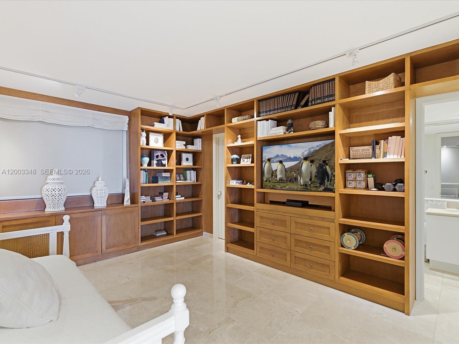 600 Grapetree Dr 10bn Property Photo 33