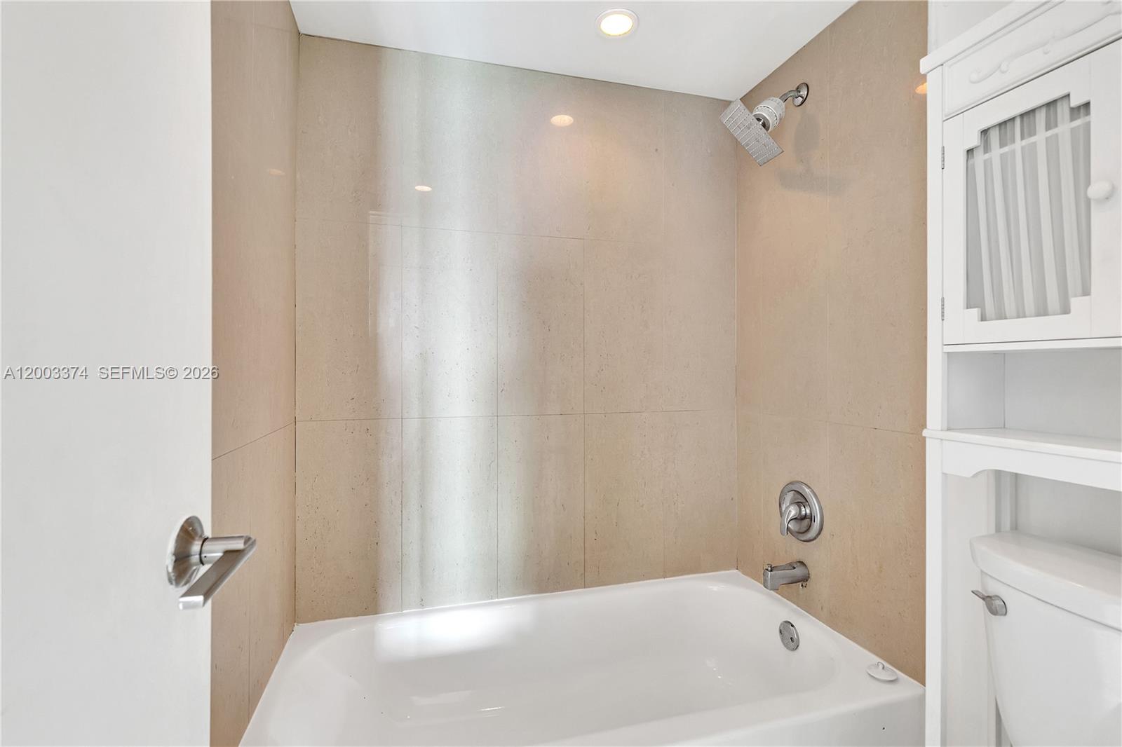 100 Bayview Dr 1002 Property Photo 17