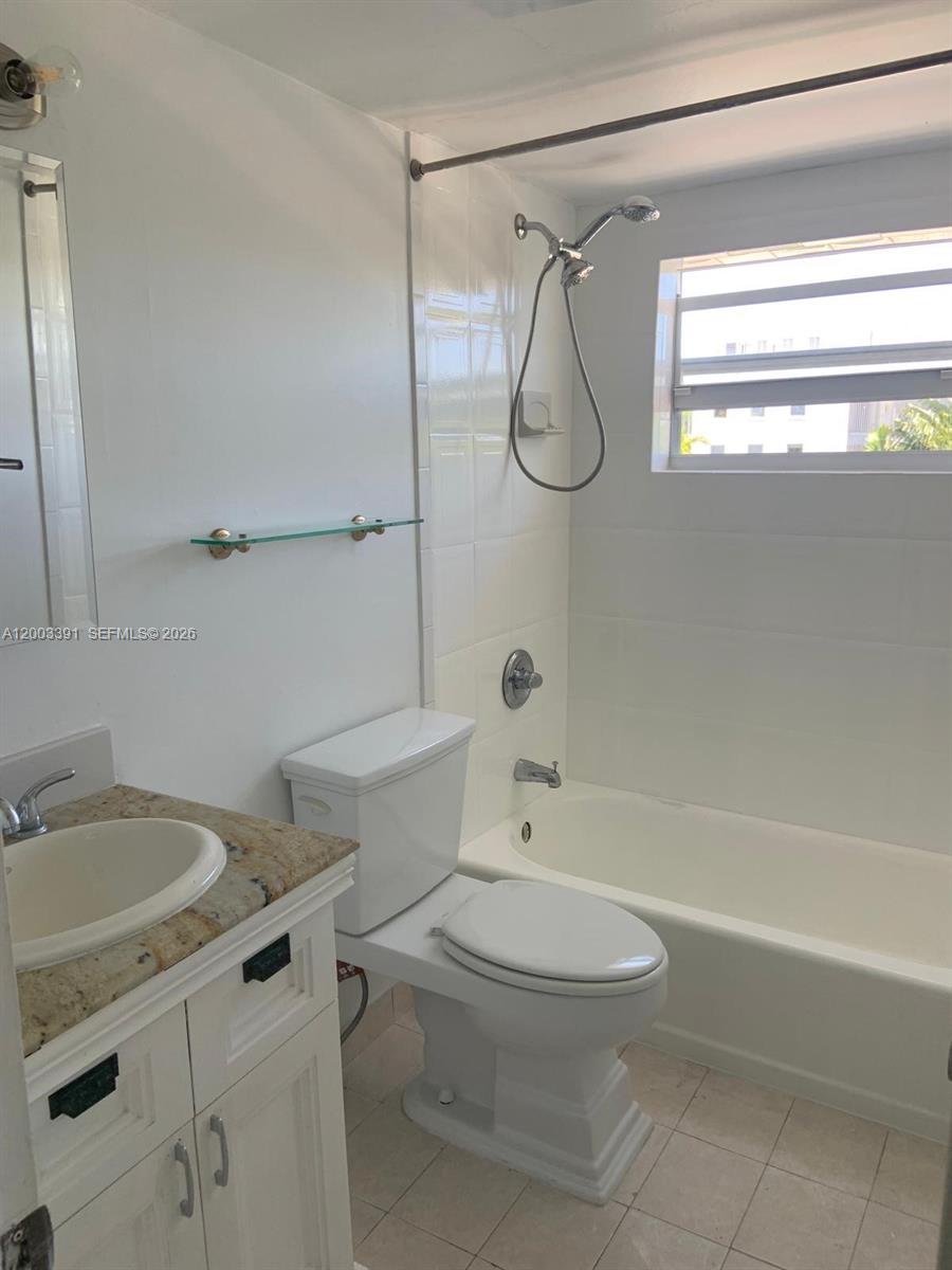 360 Meridian Ave 4c Property Photo 6