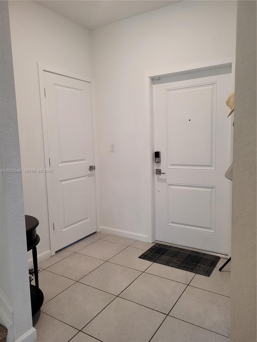 1015 Se 24th Ter Property Photo 3