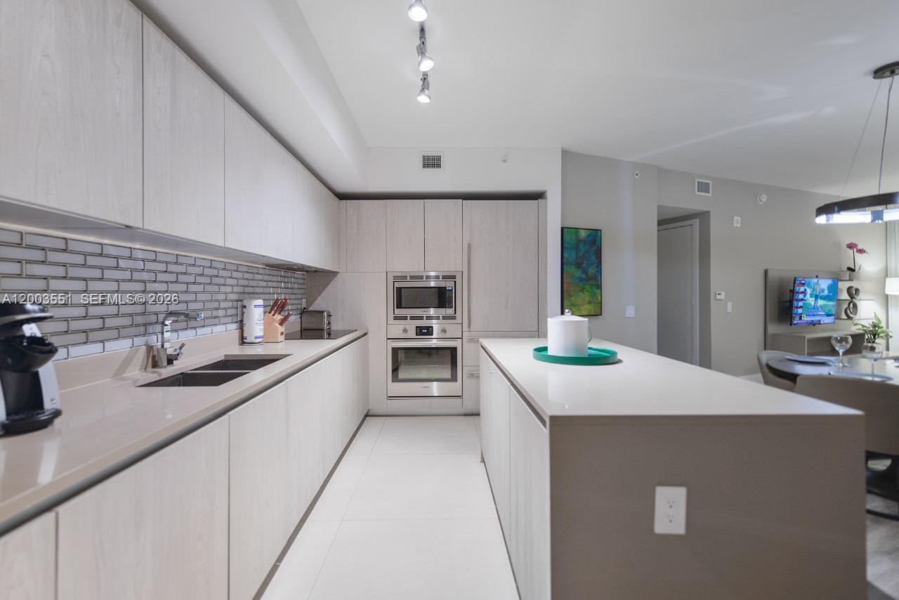 4111 S Ocean Dr 2207 Property Photo 18