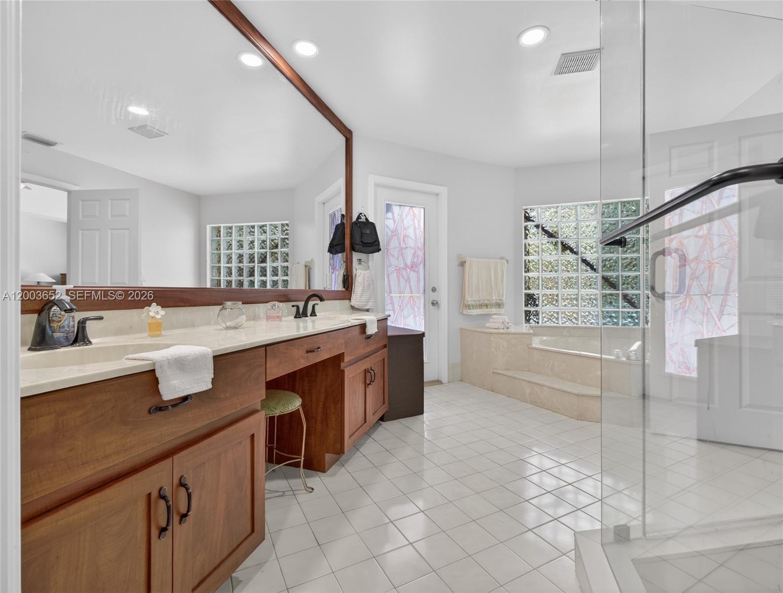 1025 Creekford Dr Property Photo 17