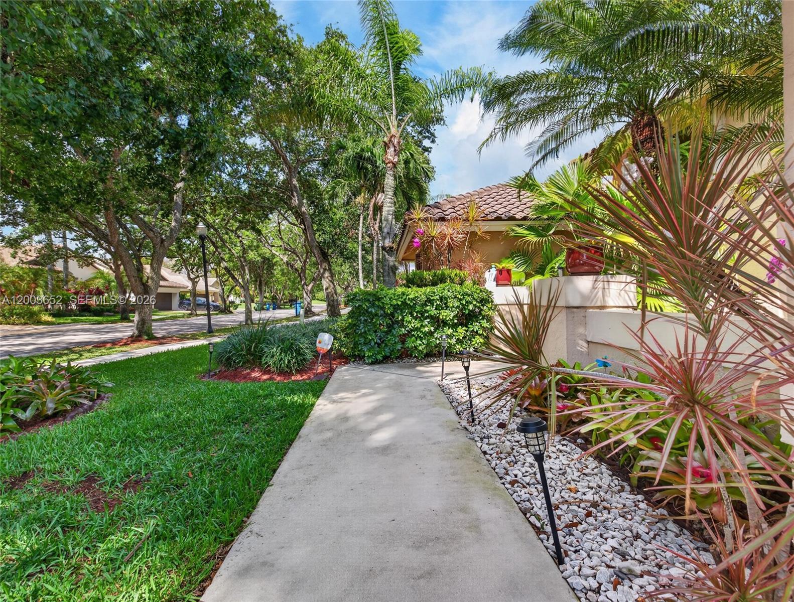 1025 Creekford Dr Property Photo 48