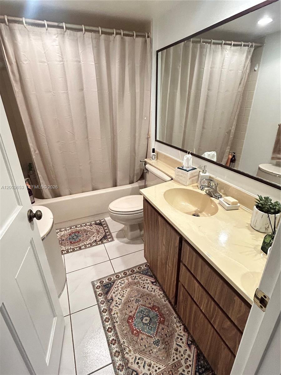 1701 Whitehall Dr 403 Property Photo 12