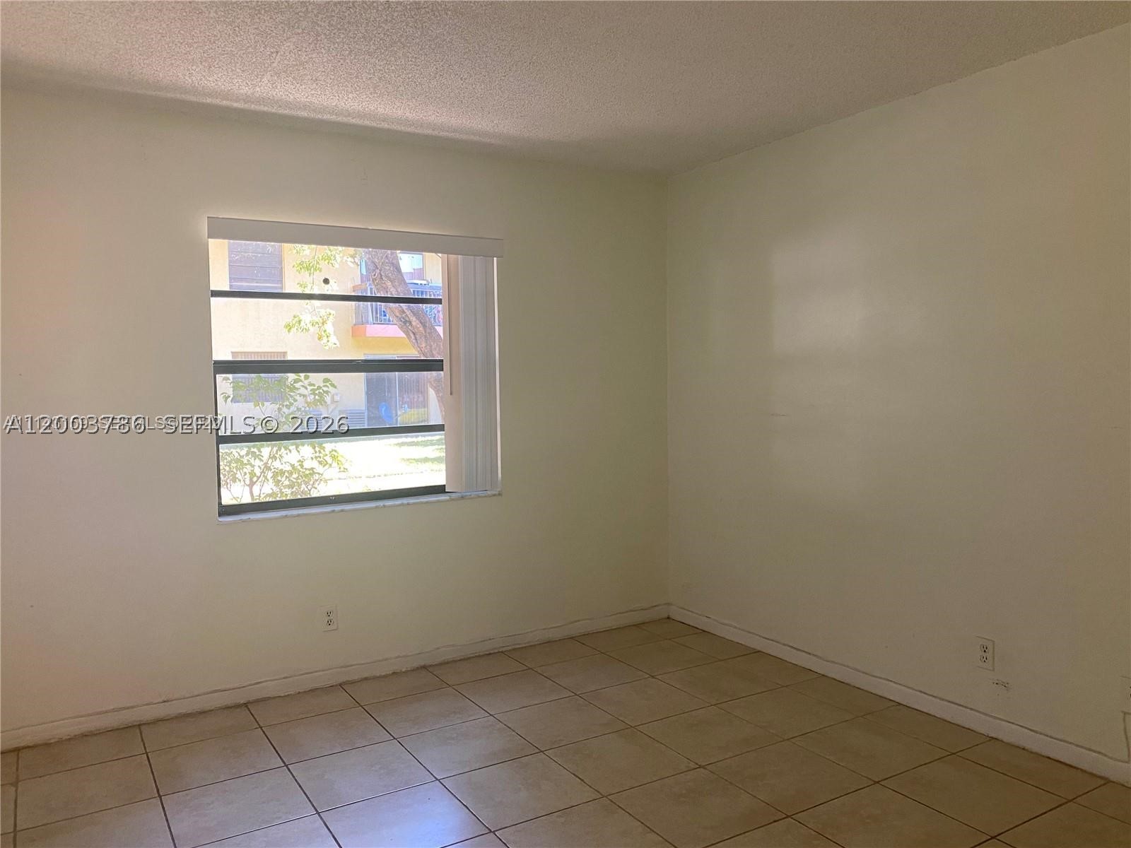 4033 Lakeside Dr 4033 Property Photo 15