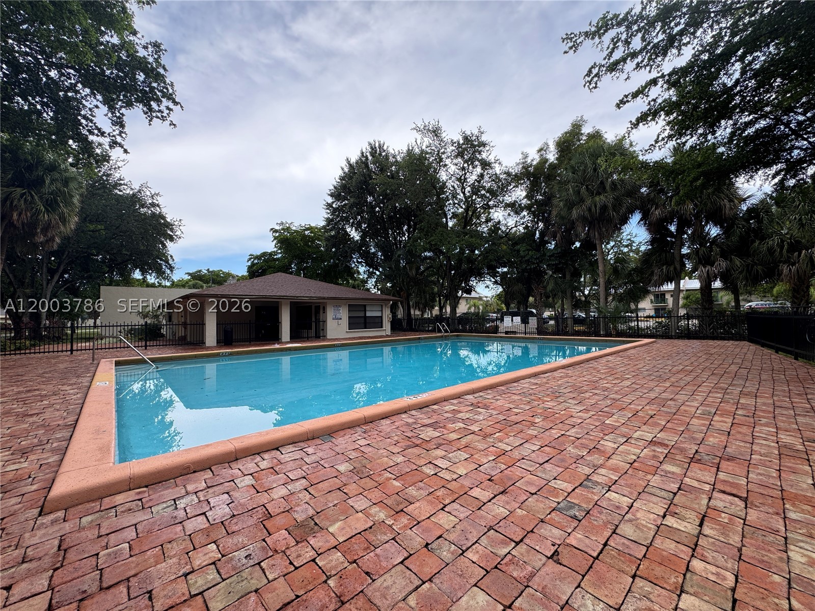 4033 Lakeside Dr 4033 Property Photo 32