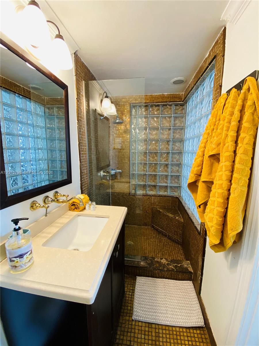 335 Ocean Dr 228 Property Photo 6