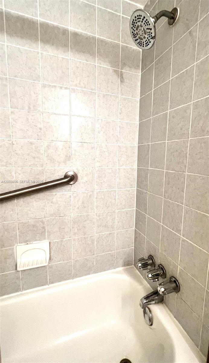 401 Golden Isles Dr 1011 Property Photo 26