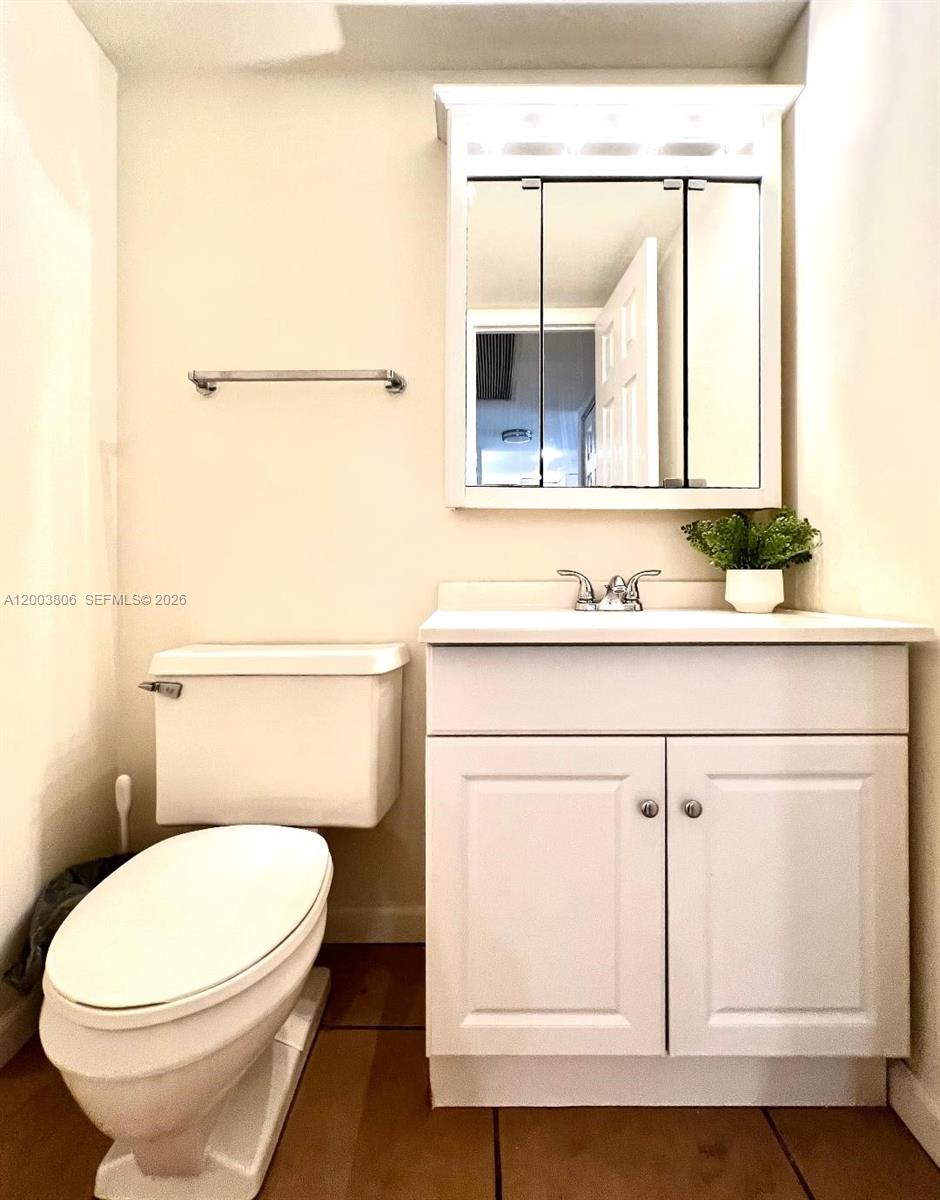 401 Golden Isles Dr 1011 Property Photo 29