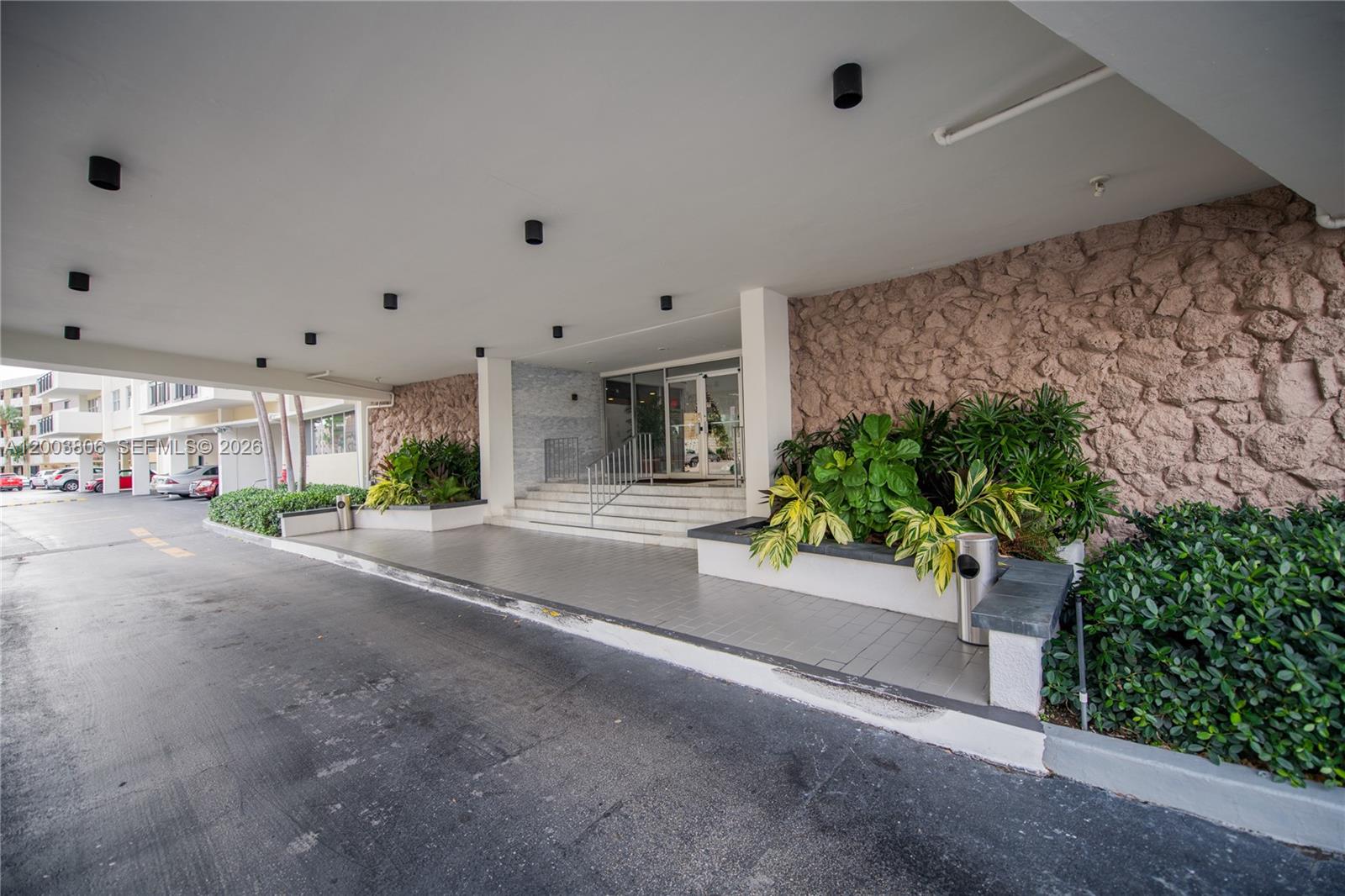 401 Golden Isles Dr 1011 Property Photo 37