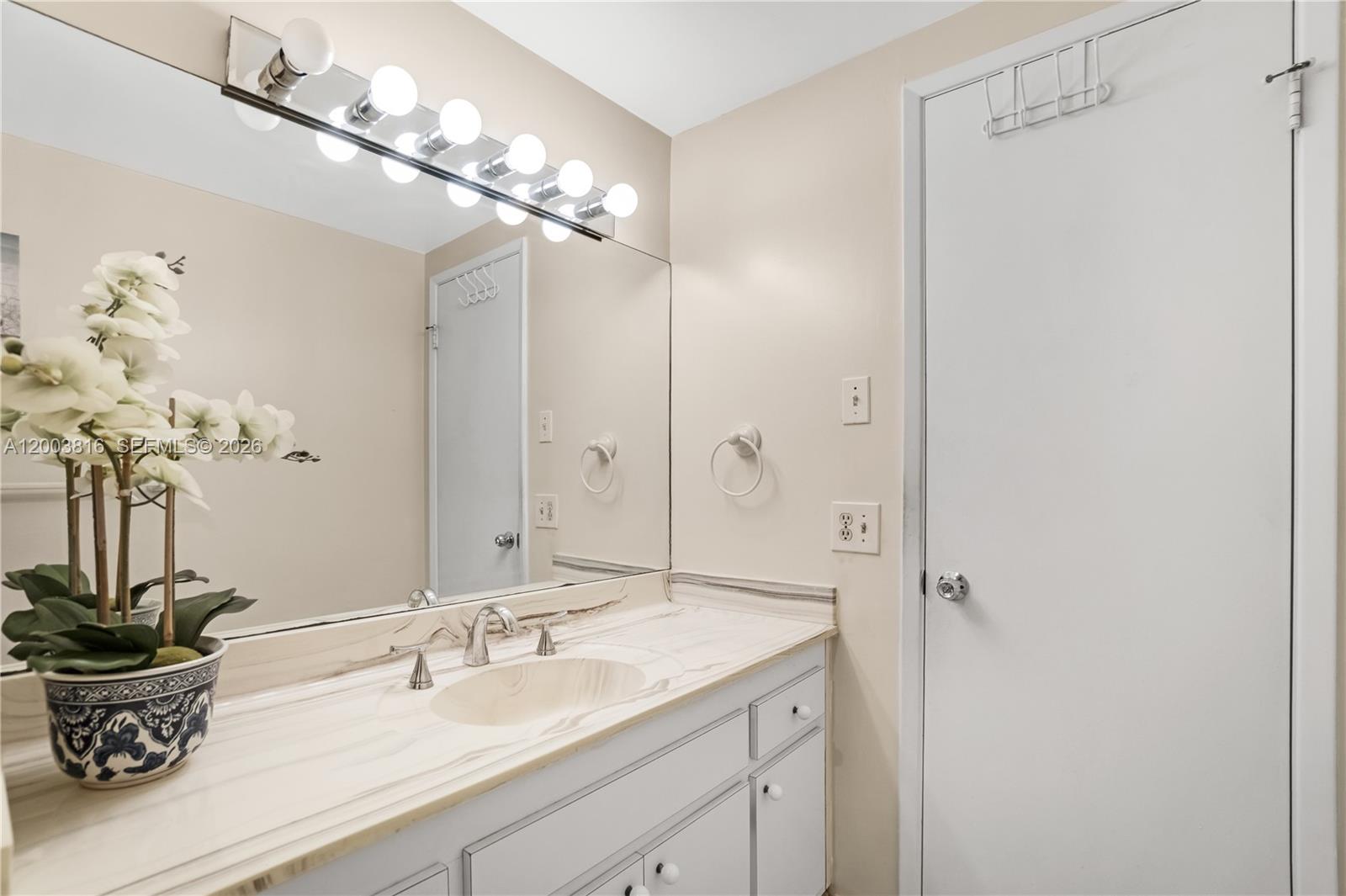 4330 Hillcrest Dr 1017 Property Photo 12