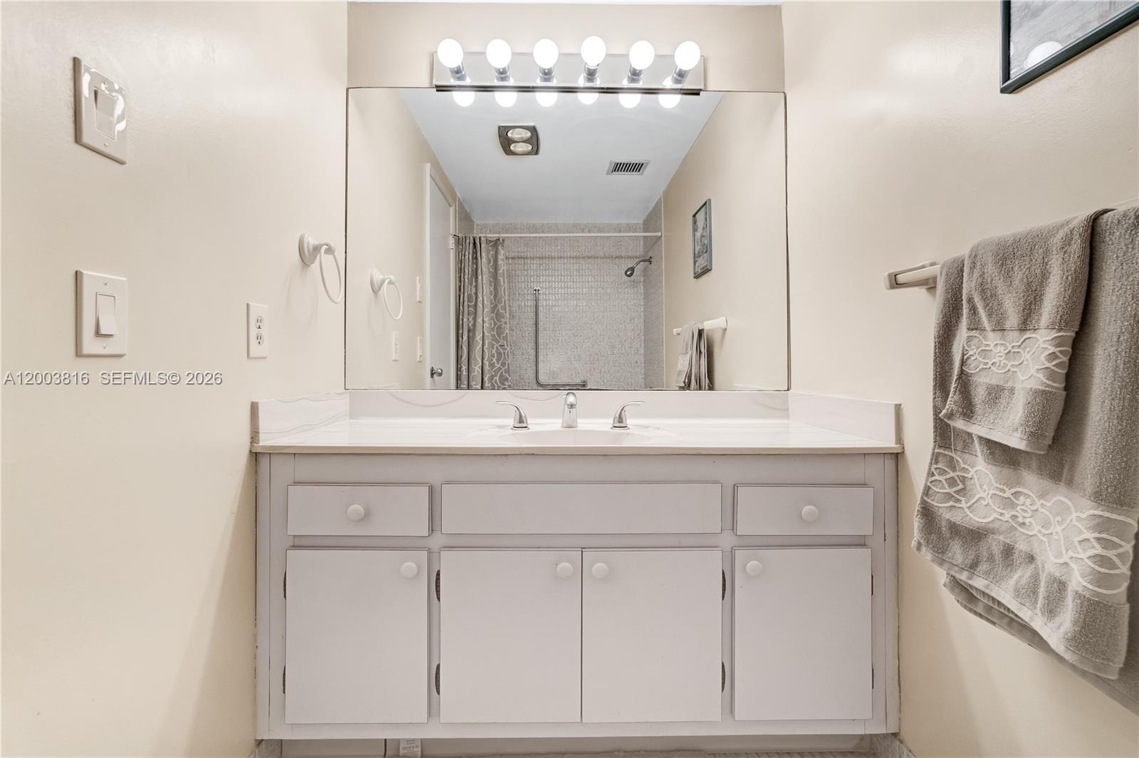4330 Hillcrest Dr 1017 Property Photo 16
