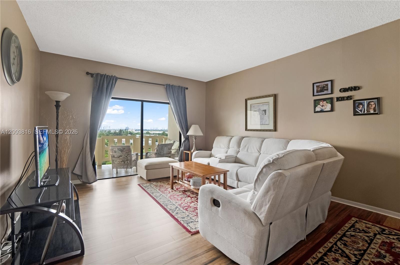 4330 Hillcrest Dr 1017 Property Photo 21