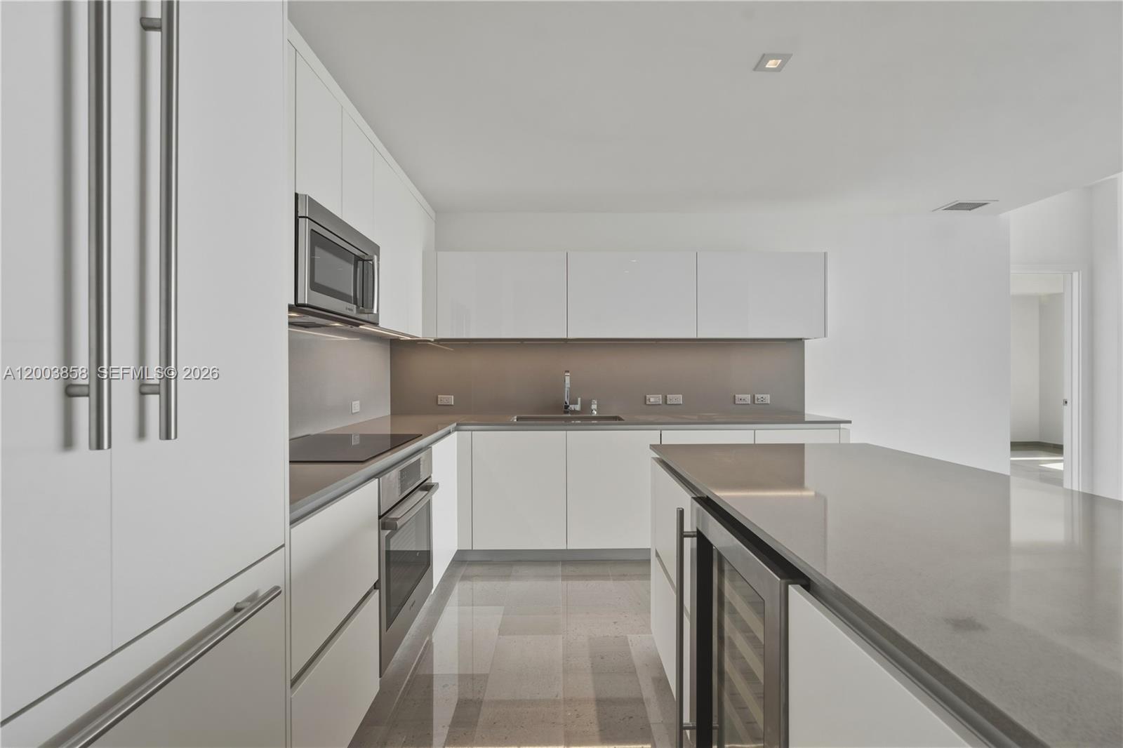88 Sw 7th St 3710 Property Photo 6