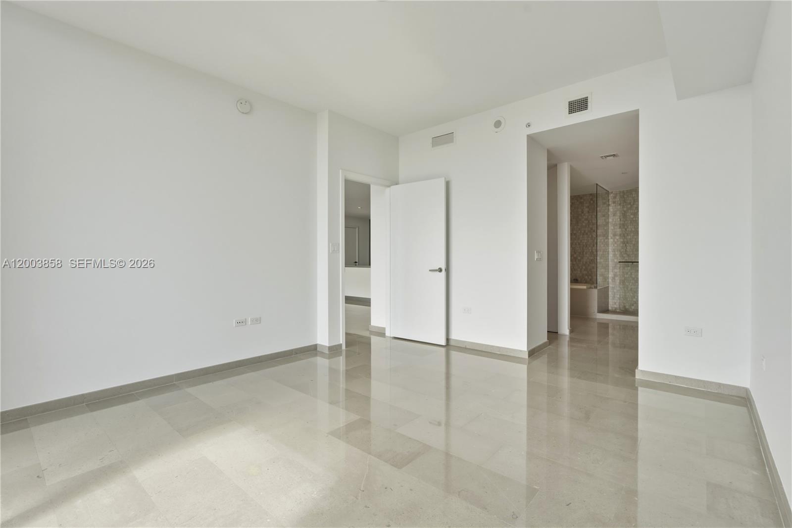 88 Sw 7th St 3710 Property Photo 11