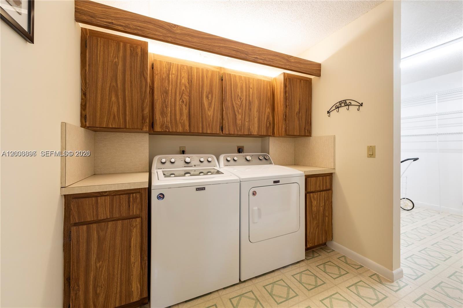 1530 Whitehall Dr 302 Property Photo 9