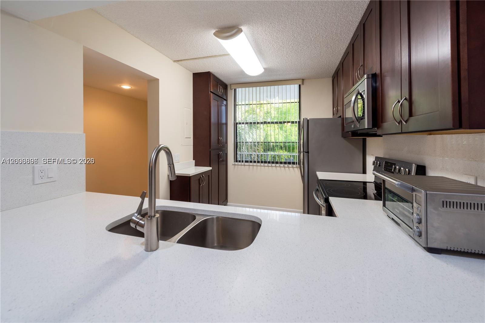1530 Whitehall Dr 302 Property Photo 20