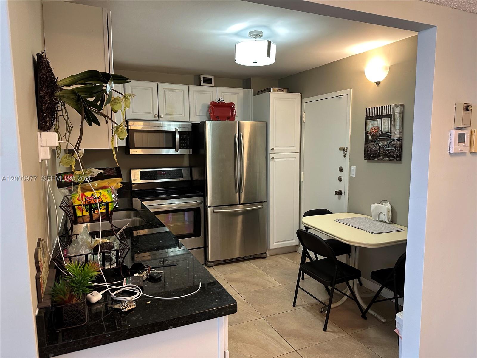 427 Golden Isles Dr 14e Property Photo 4