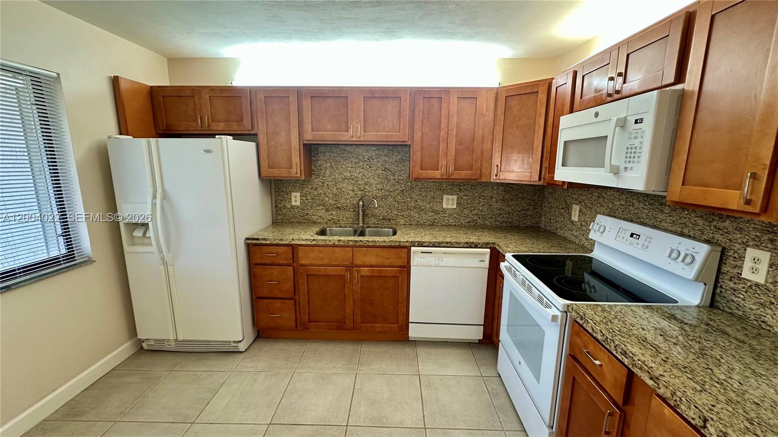 16210 Laurel Dr 203 Property Photo 3