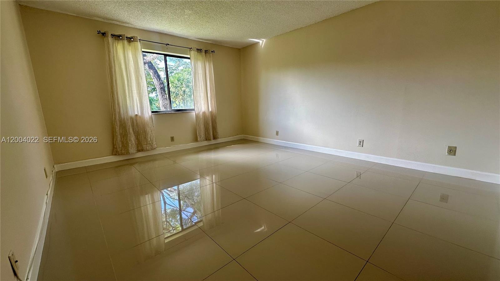16210 Laurel Dr 203 Property Photo 8