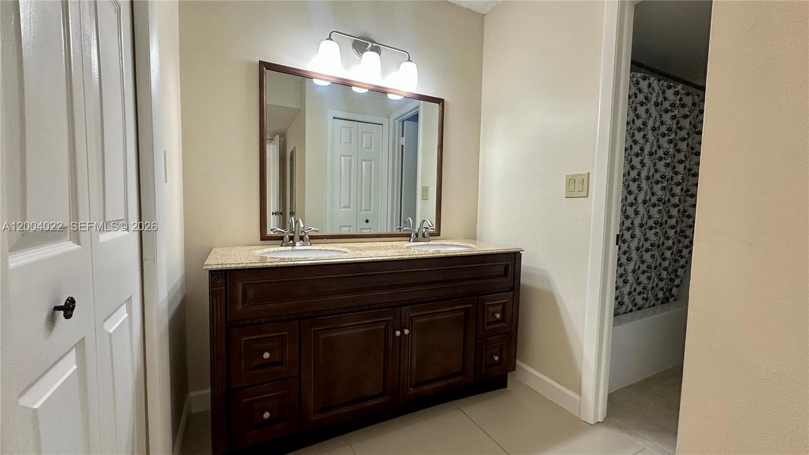 16210 Laurel Dr 203 Property Photo 9