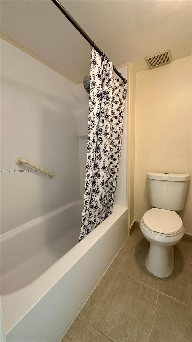 16210 Laurel Dr 203 Property Photo 10