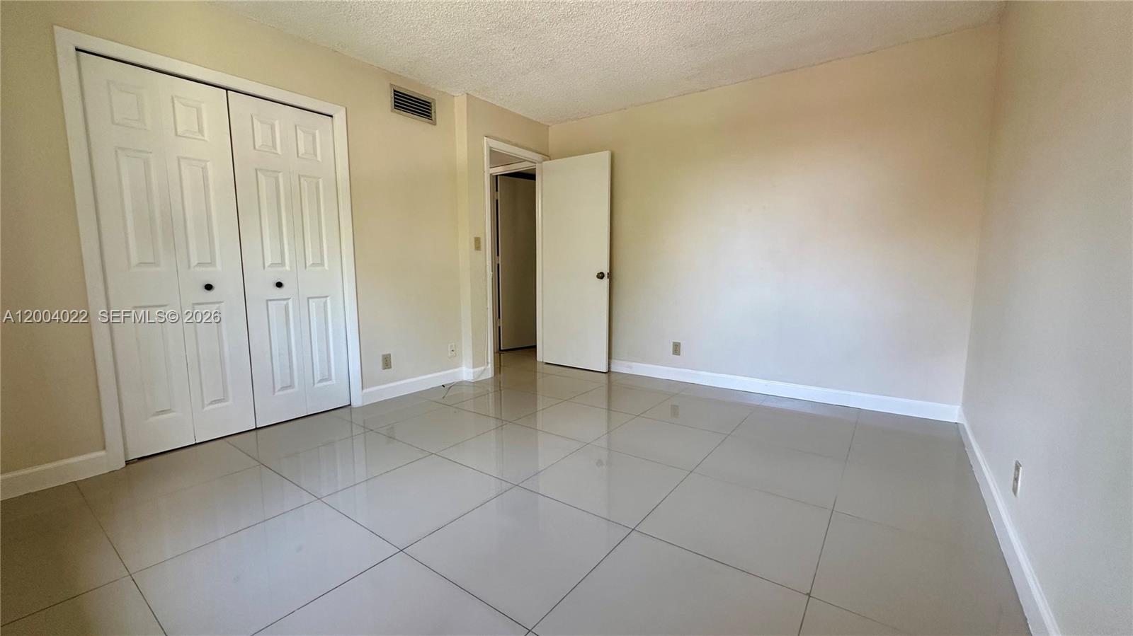 16210 Laurel Dr 203 Property Photo 11