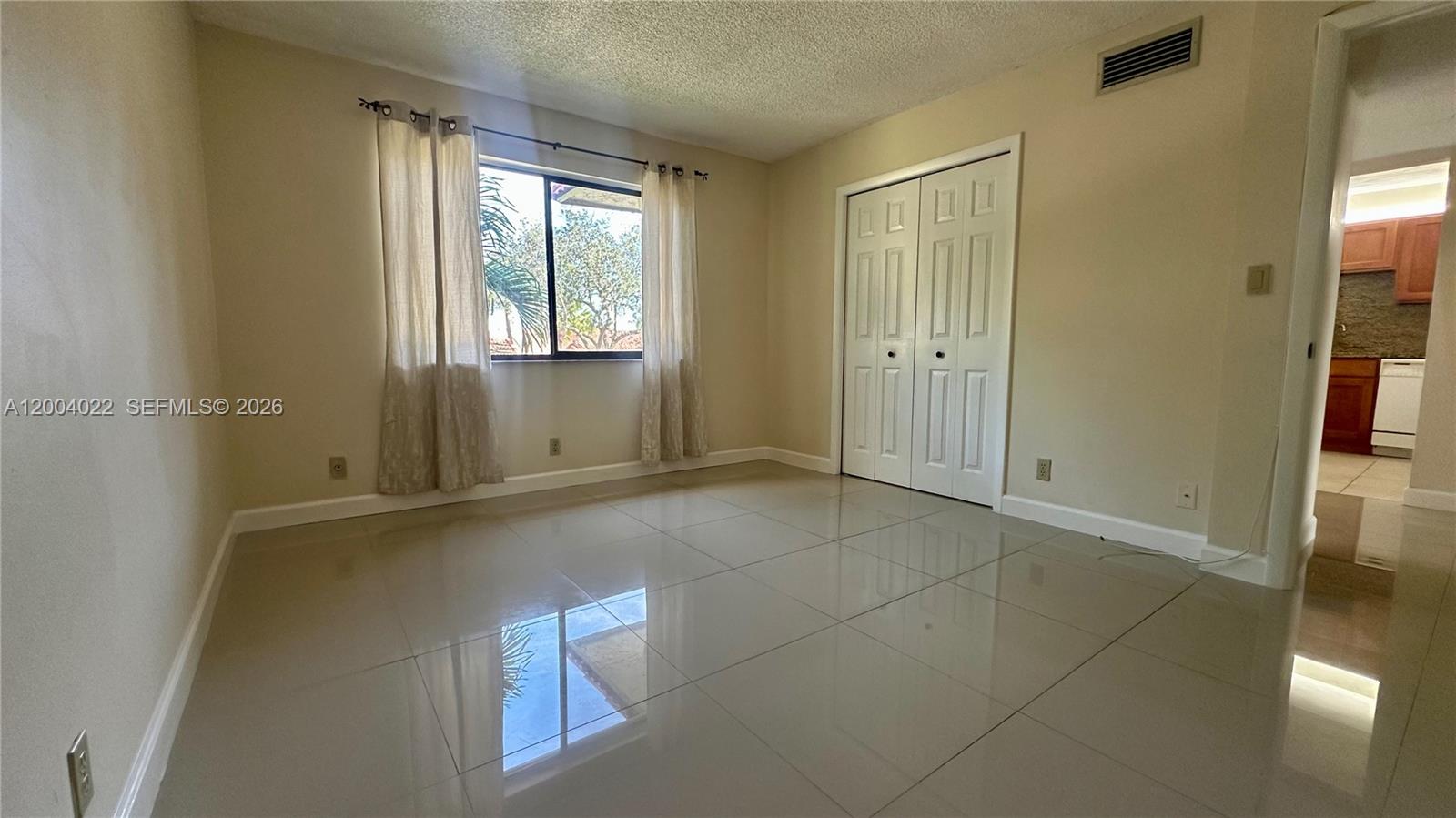 16210 Laurel Dr 203 Property Photo 12