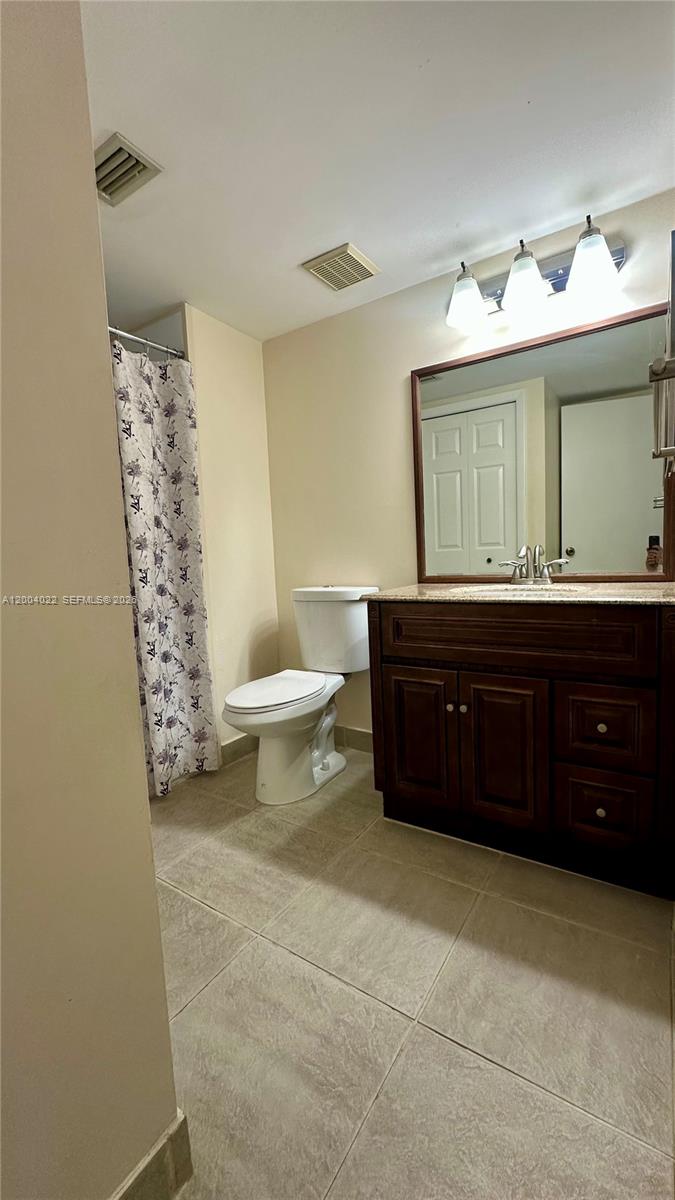 16210 Laurel Dr 203 Property Photo 13
