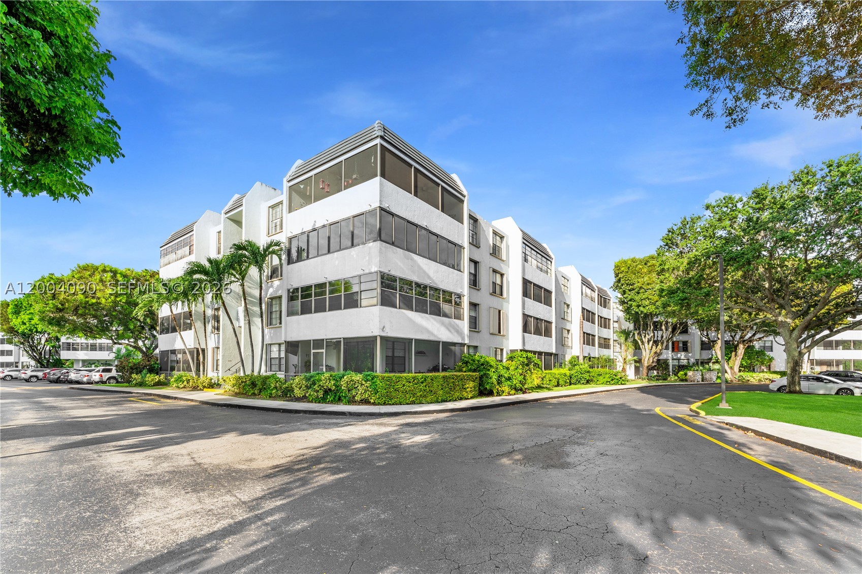 10852 N Kendall Dr 312 Property Photo 1