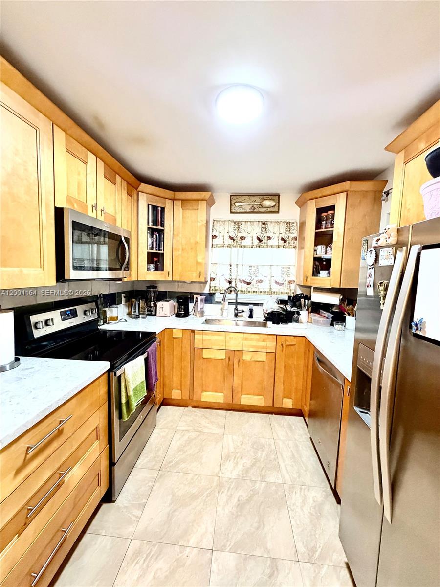 1818 Rodman St 3a Property Photo 3