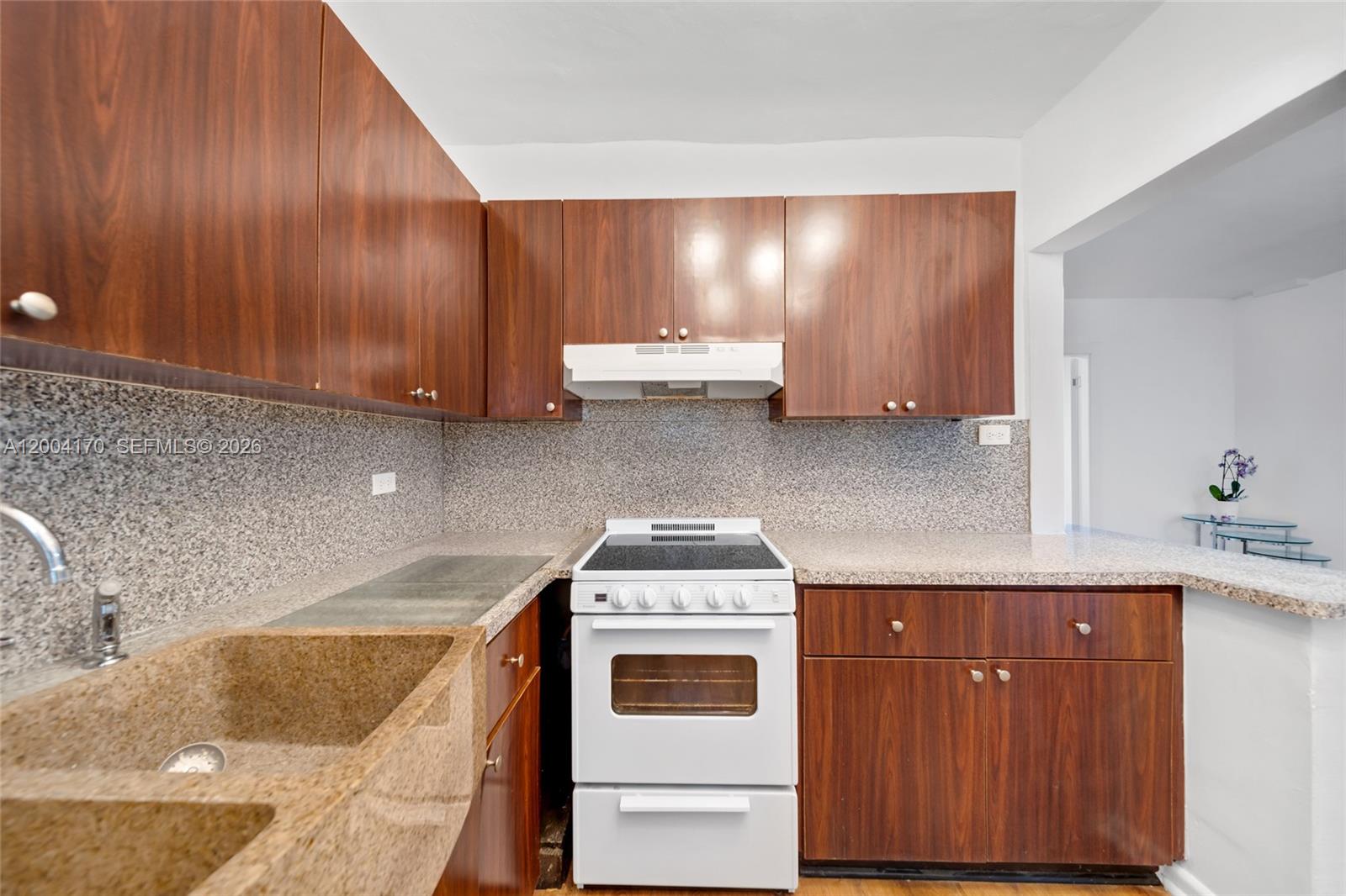 1150 Euclid Ave 110 Property Photo 4
