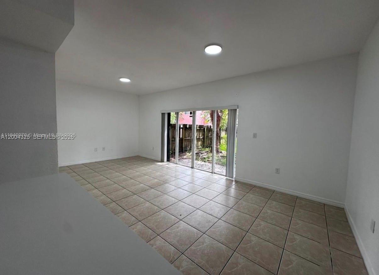 941 Sw 6th Pl Property Photo 5